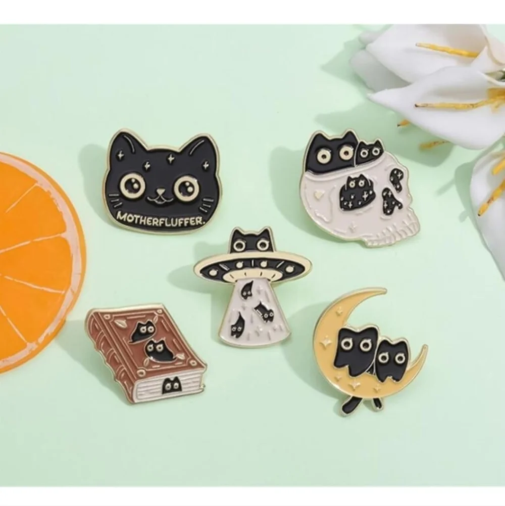 Women’s Jewelry Cute Black and White Spooky Haunted Cat Fashion Enamel Pin Set